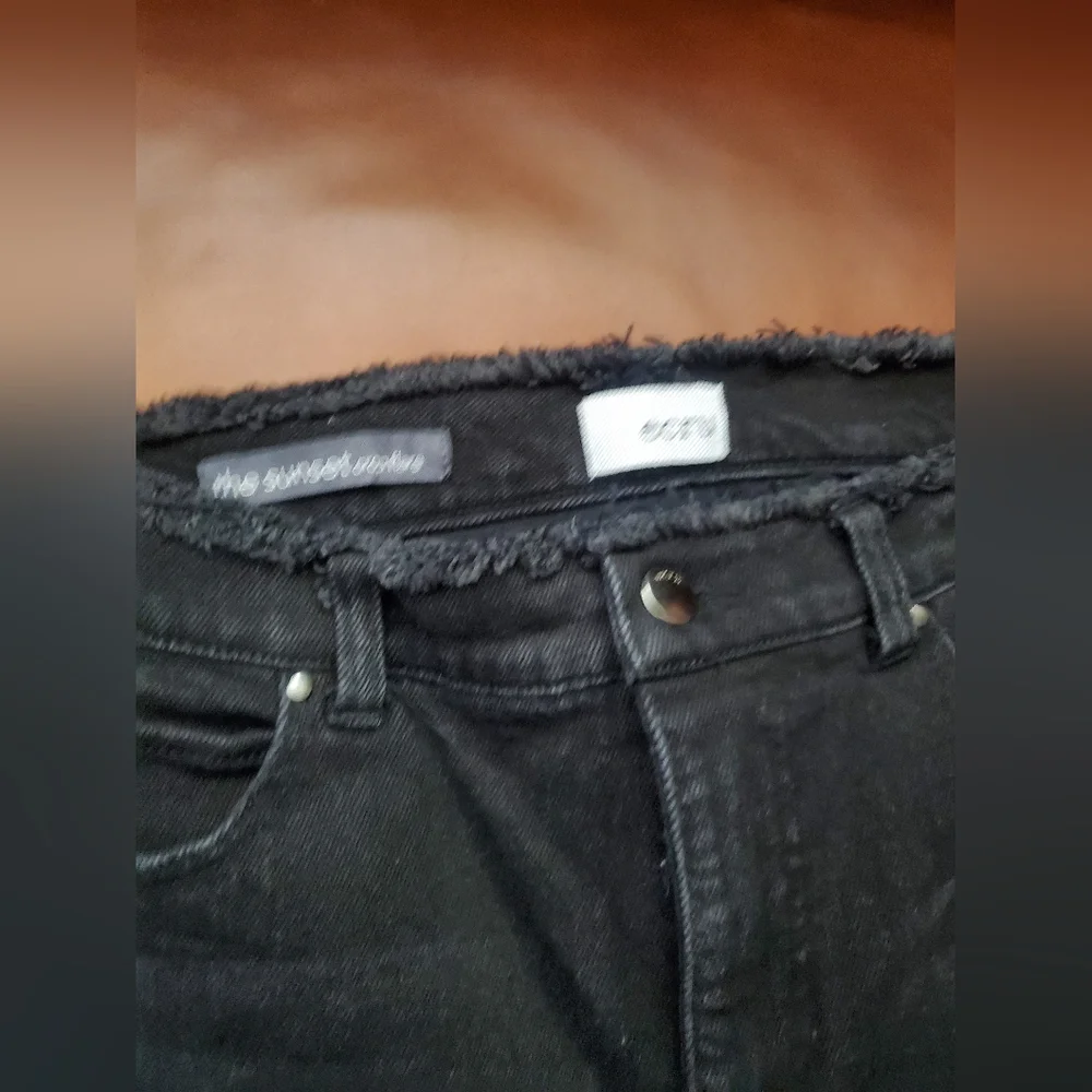 Ecru Sunset Flare Crop Jeans in Matte Black Size 27